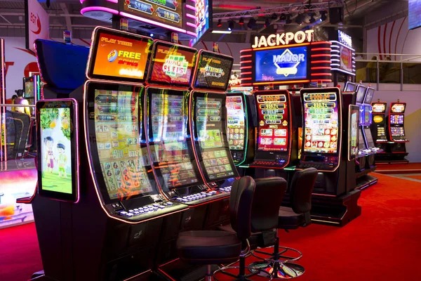 Mobile live dealer casino on qq8821 link